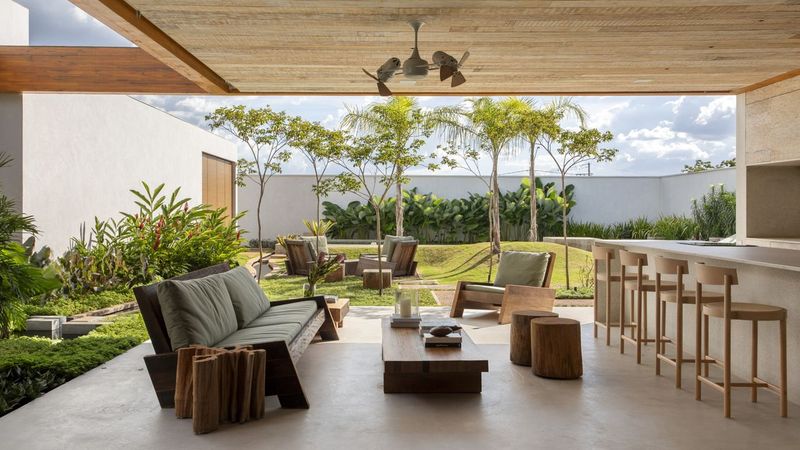  Solange Calio’s new family house near São Paulo is spacious, playful and dynamic 