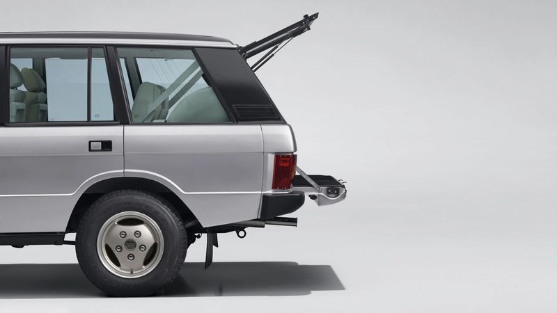 Range Rover’s Most Refined SUV Is Even Better as an Old-School 4×4
